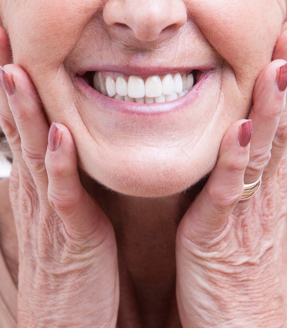 dentist explain dental implant to patient