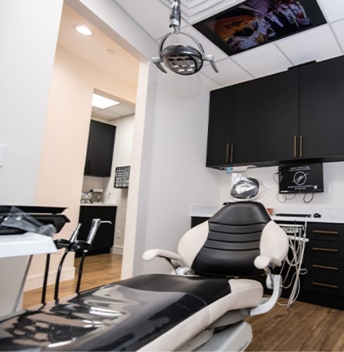 dental chair with screen on roof